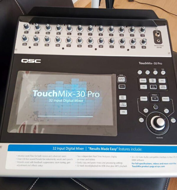 Segunda Mano - Mesa de mezclas digital de 32 canales - QSC TouchMix - 30 Pro