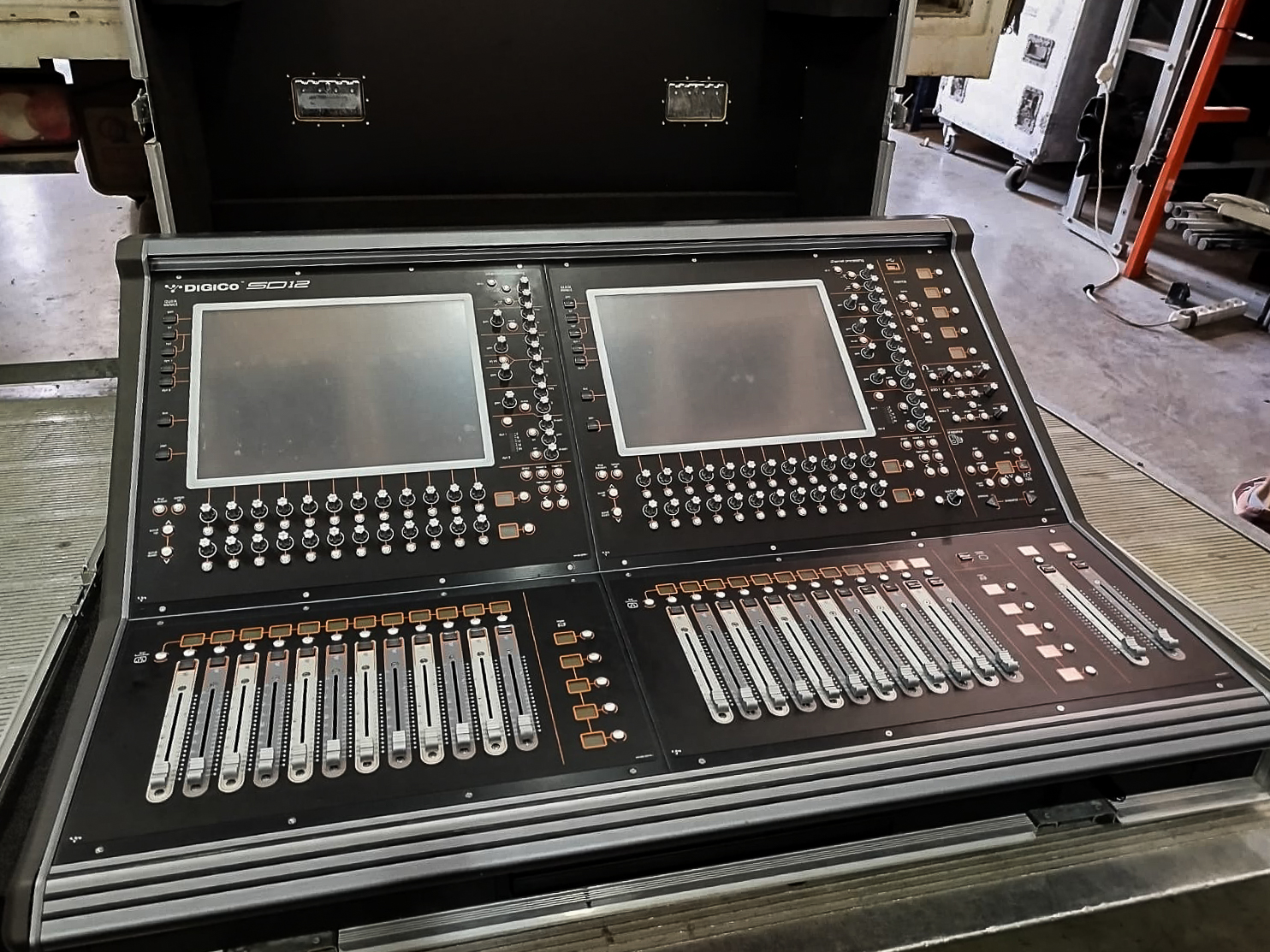 DiGiCo SD-12 - front