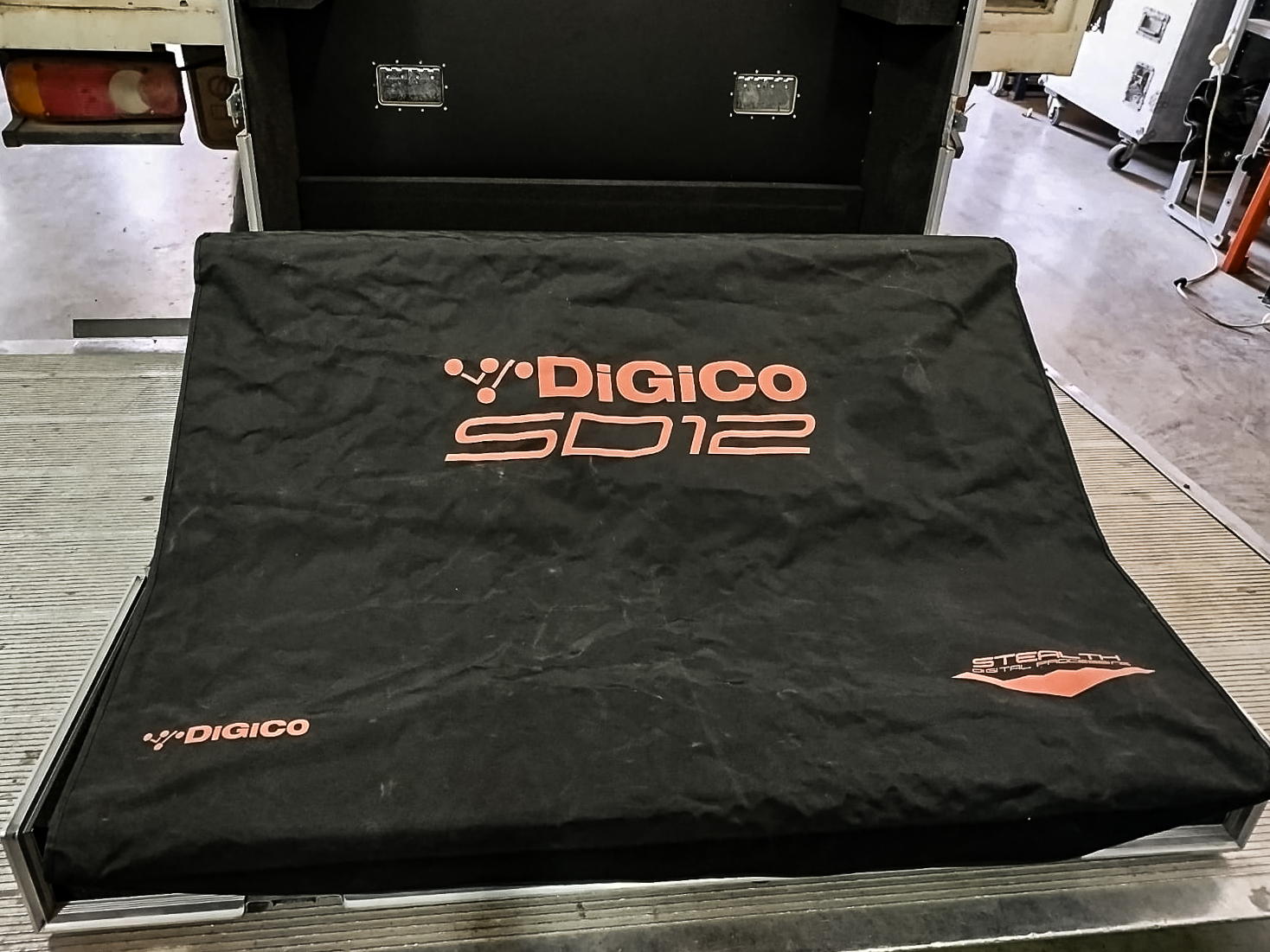 DiGiCo SD-12 - cover