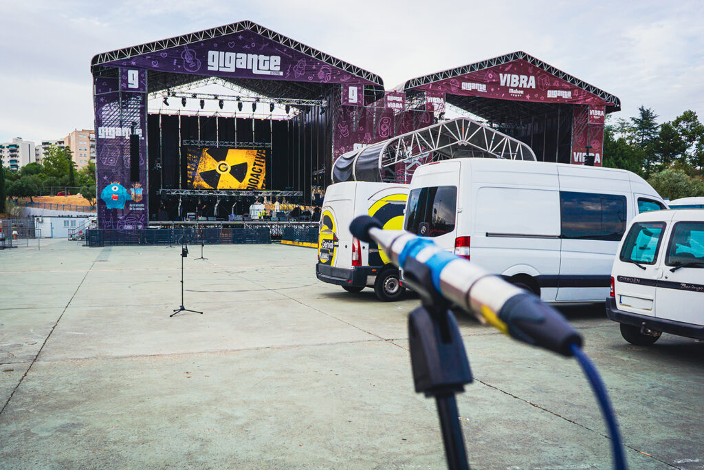 Festival Gigante 2025 - measurement mic - close look up