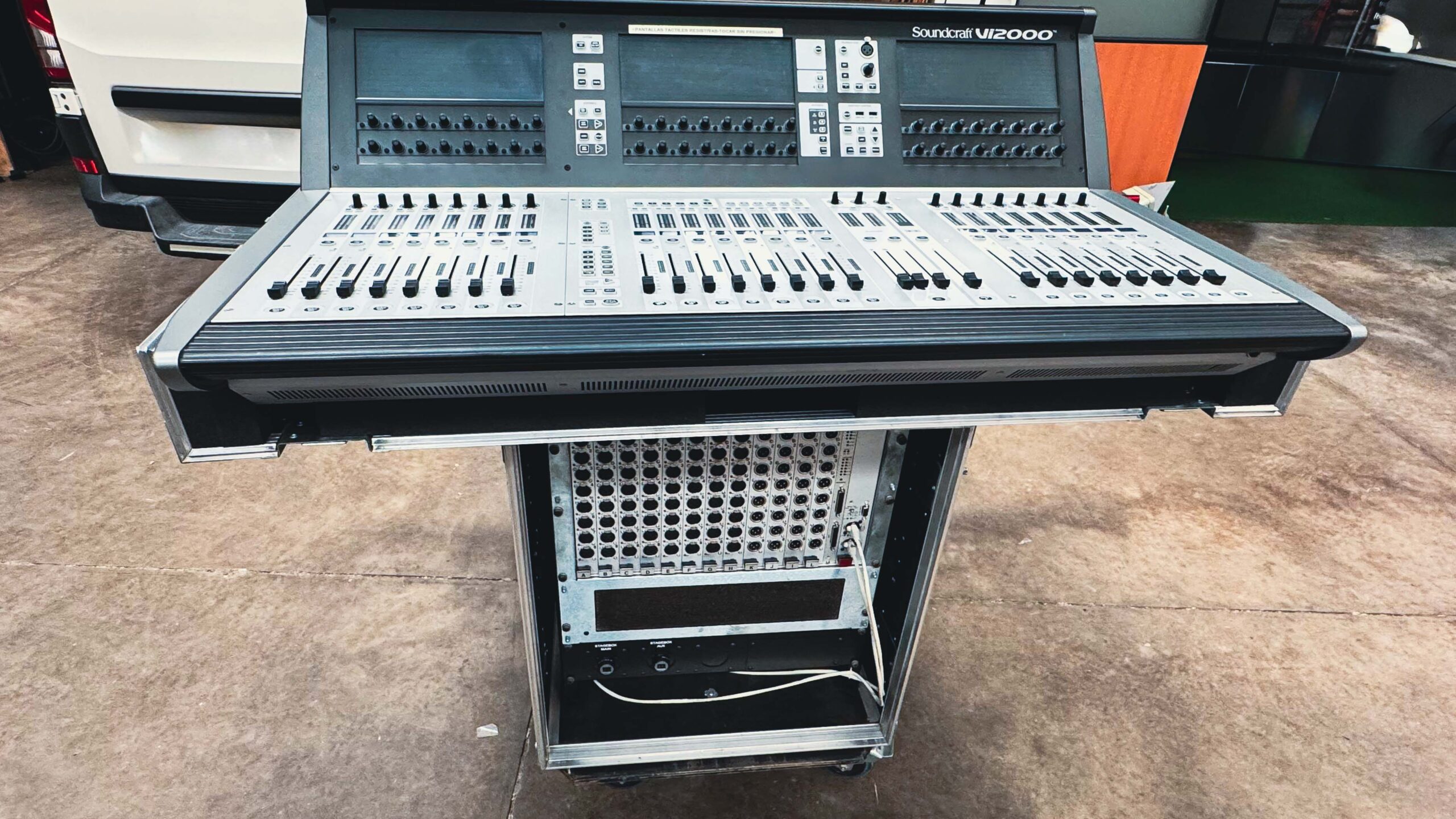 Soundcraft Vi2000_vi_stagebox_front