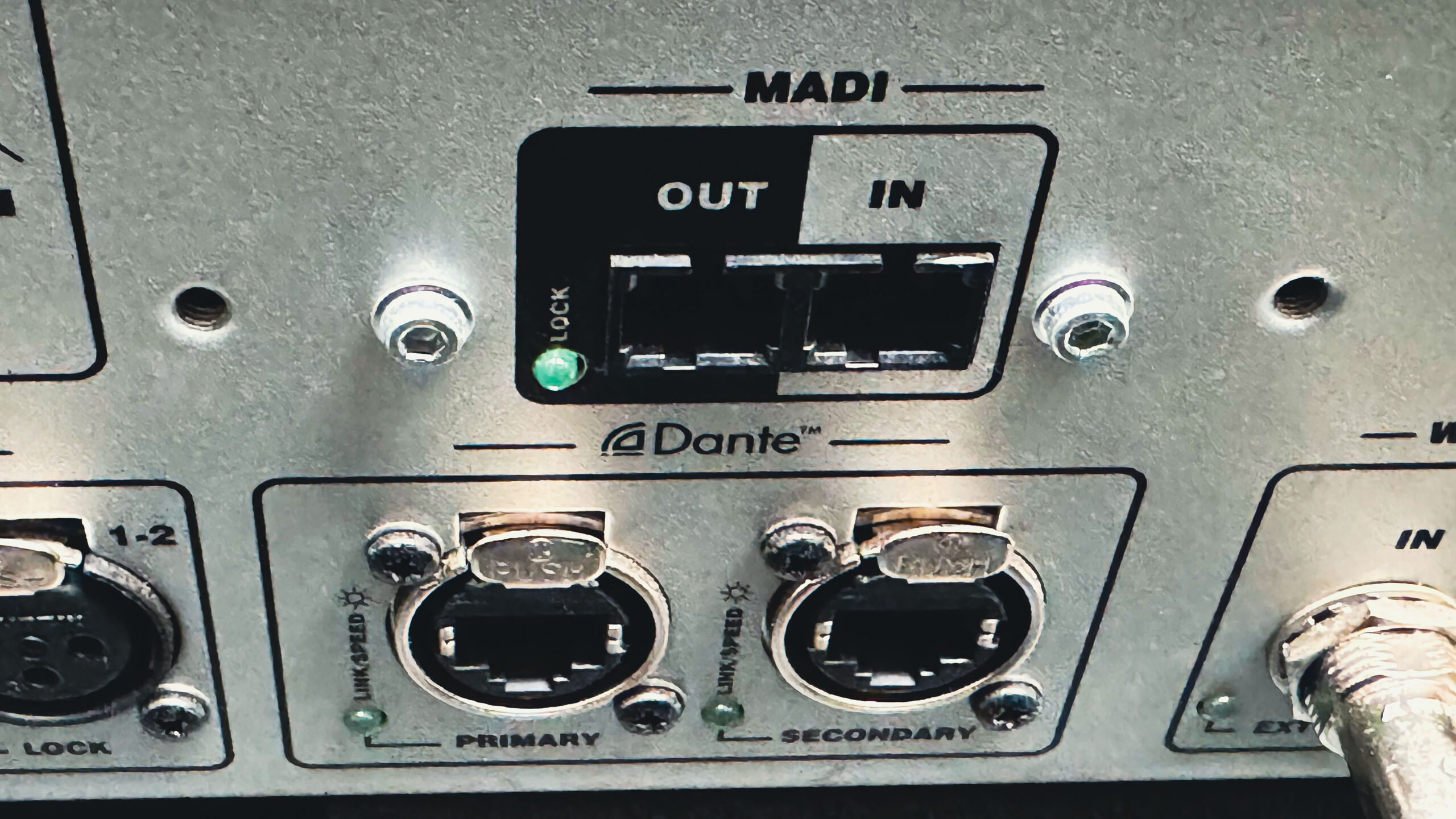 Soundcraft Vi2000_madi_dante